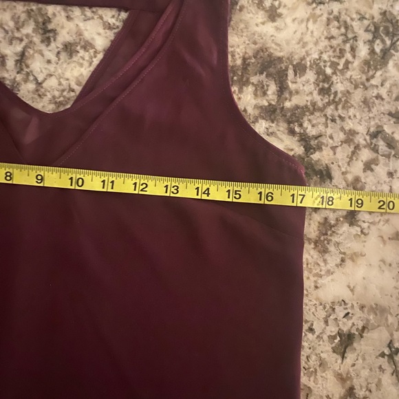 Dynamite burgundy sleeveless top. XS - Picture 4 of 5